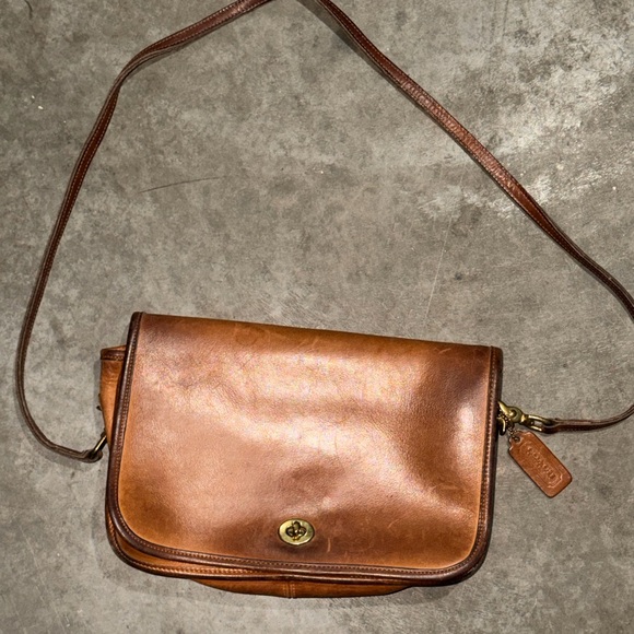 Coach Handbags - Coach Vintage Glove-Tanned Leather Turn Lock Crossbody Purse NYC Era